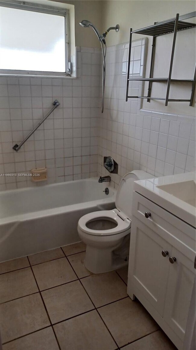 Building Photo - 2015 N 31st Ave