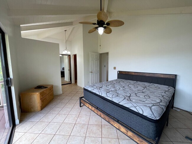 Building Photo - Spacious Mahinahina 3 Bedroom