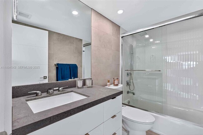 Building Photo - 2 Grove Isle Dr