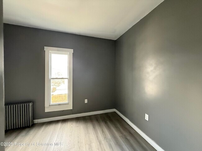 Building Photo - 2204 Golden Ave