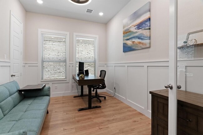 Building Photo - 7309 Sunset Blvd