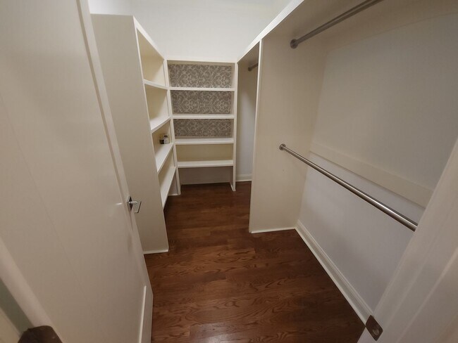 Building Photo - Stunning and Spacious Top Floor 2 Bd 2 Bath in Jamaica Plain with Parking.