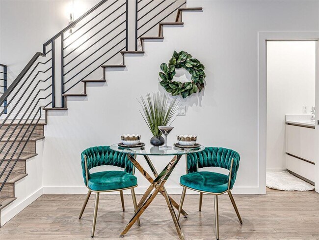 Building Photo - 825 NW 6th St