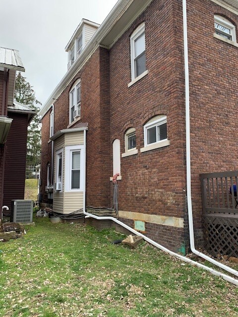 Building Photo - 86 W State St