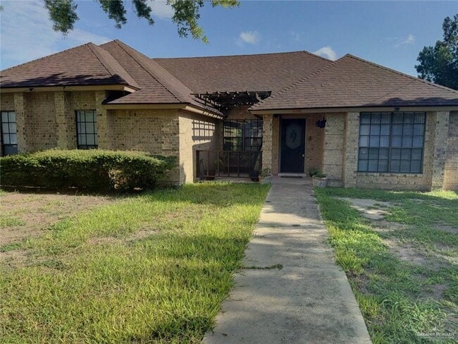 Building Photo - 120 E Gardenia Ave