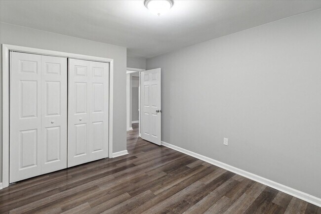 Building Photo - Huge East Savannah 4BR/2BA House For Rent