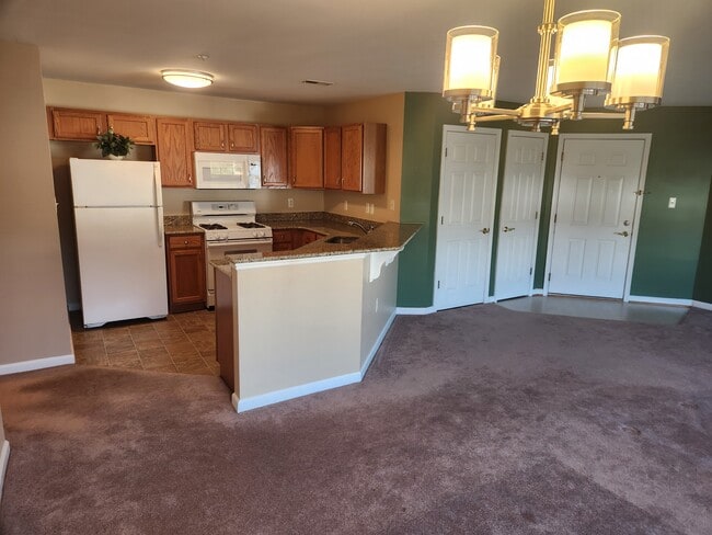 Building Photo - 2026 Windsong Dr