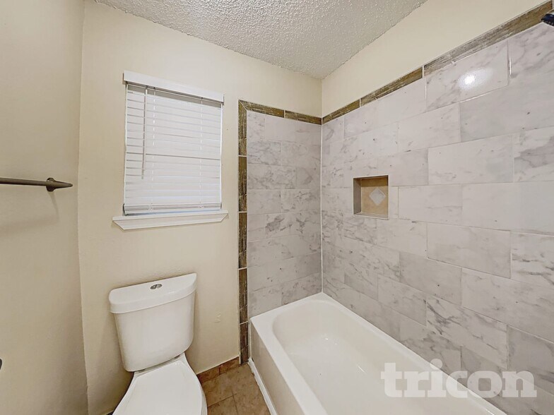 Building Photo - 20118 Misty Pines Dr