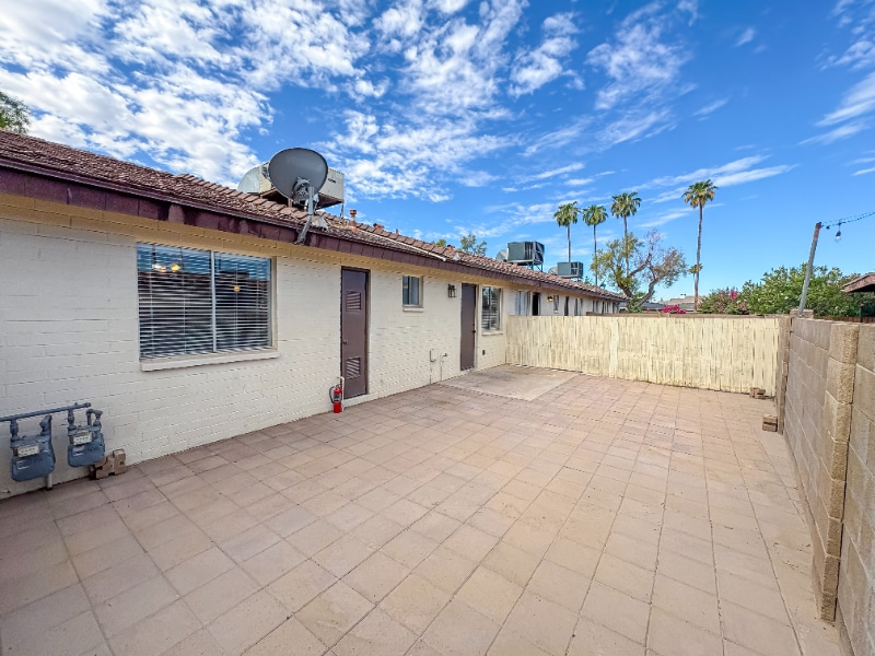 Building Photo - 5105 S La Rosa Dr