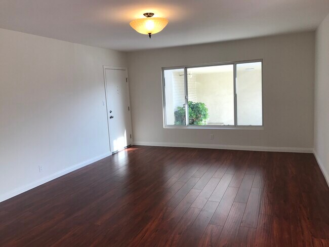 Building Photo - 1646 Livonia Ave