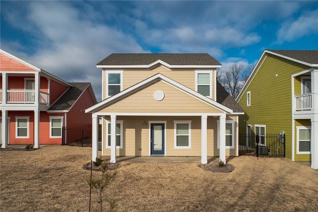 Primary Photo - 1690 N Izard Ln