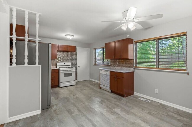 Building Photo - 1560 Estes Dr