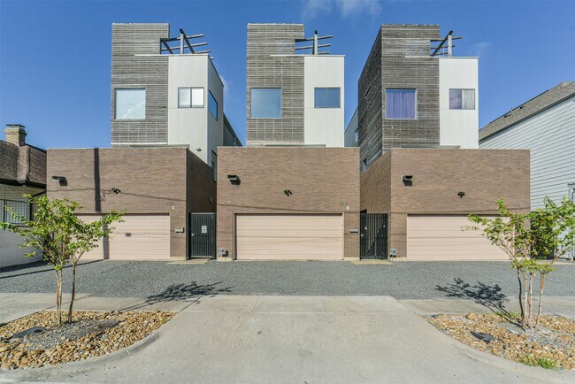 Primary Photo - 2518 Mason St