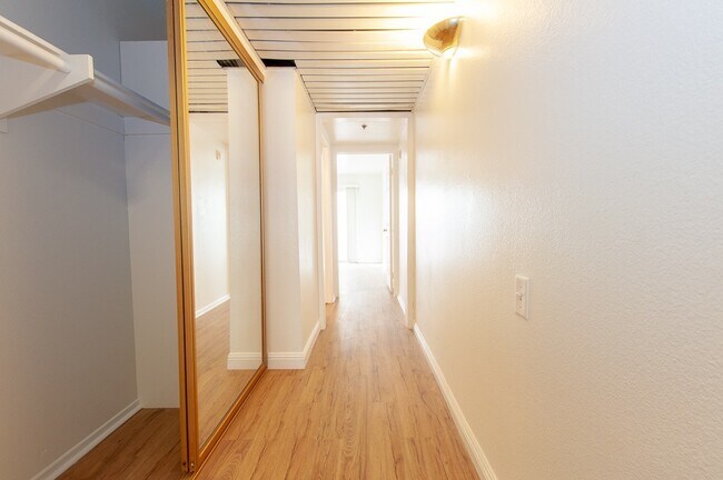 Building Photo - 10960 Ashton Ave