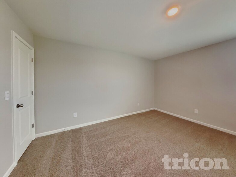 Building Photo - 6858 Keeneland Dr