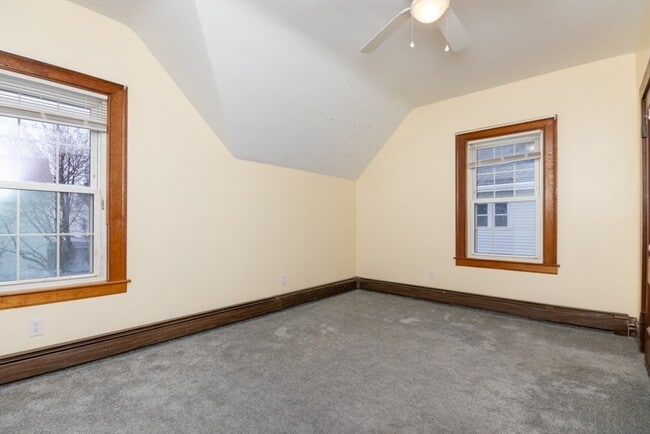 Building Photo - 18 Taber St