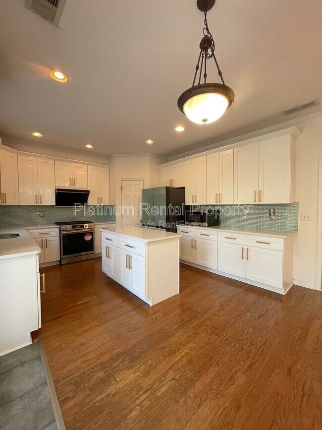 Building Photo - 2126 Malden Hill Dr