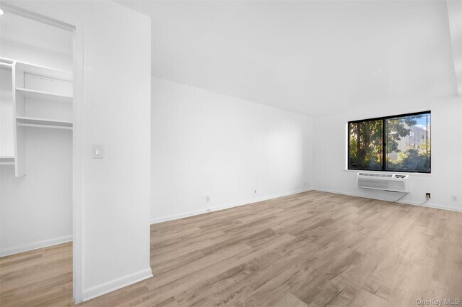 Building Photo - 141 Great Neck Rd