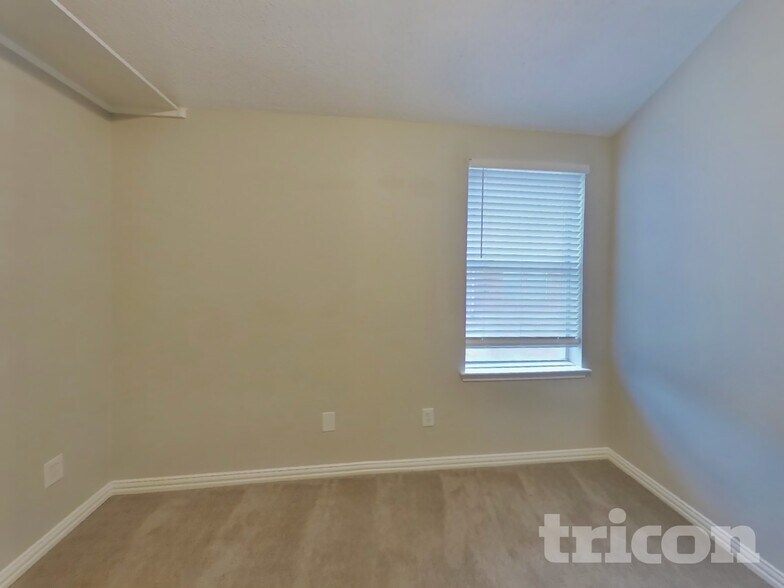 Building Photo - 143 Redbud Dr