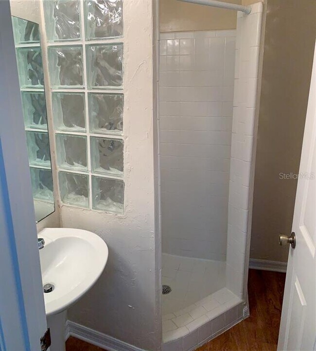 Building Photo - 3901 SW 27th St