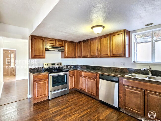 Building Photo - 811 S Rifle Way