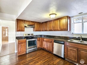 Building Photo - 811 S Rifle Way