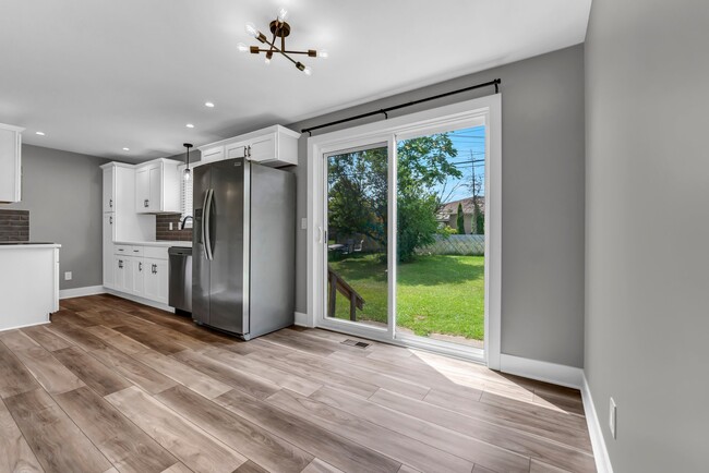 Building Photo - 52 Sebring Dr