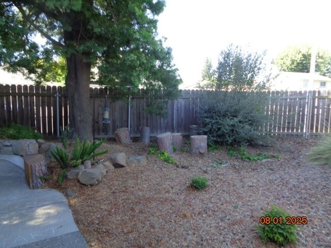 Building Photo - 312 Royal Oaks Dr