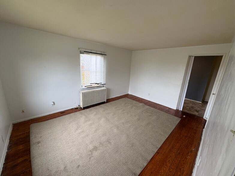 Building Photo - 14 W Victory Dr