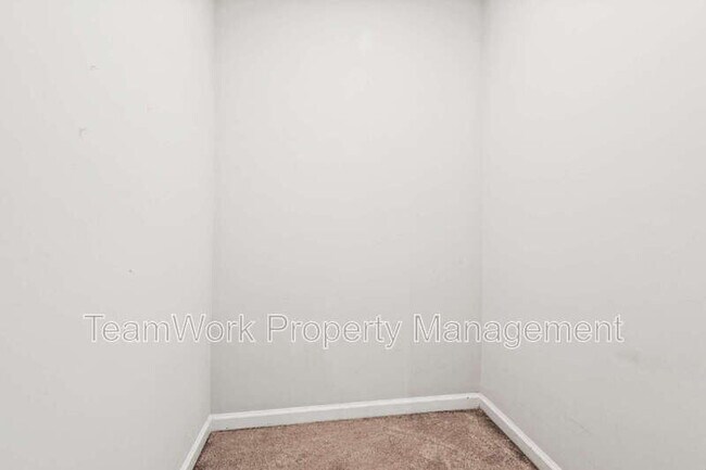 Building Photo - 413 Zenith Blvd