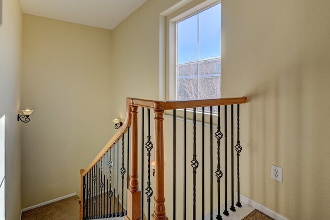 Building Photo - $2,675 - 2 Bed, 2 Bath Updated Condo in Hi...
