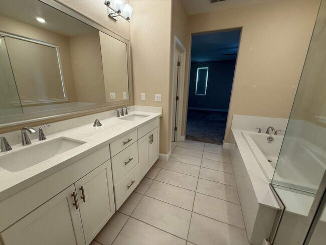 Building Photo - Newer Home in Tthe Northlake Community