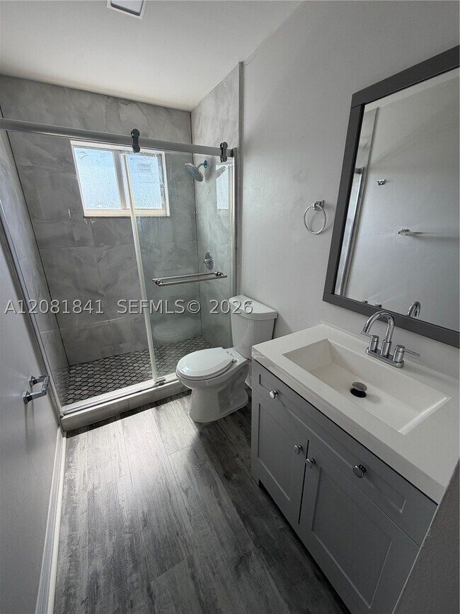 Building Photo - 9371 Fontainebleau Blvd
