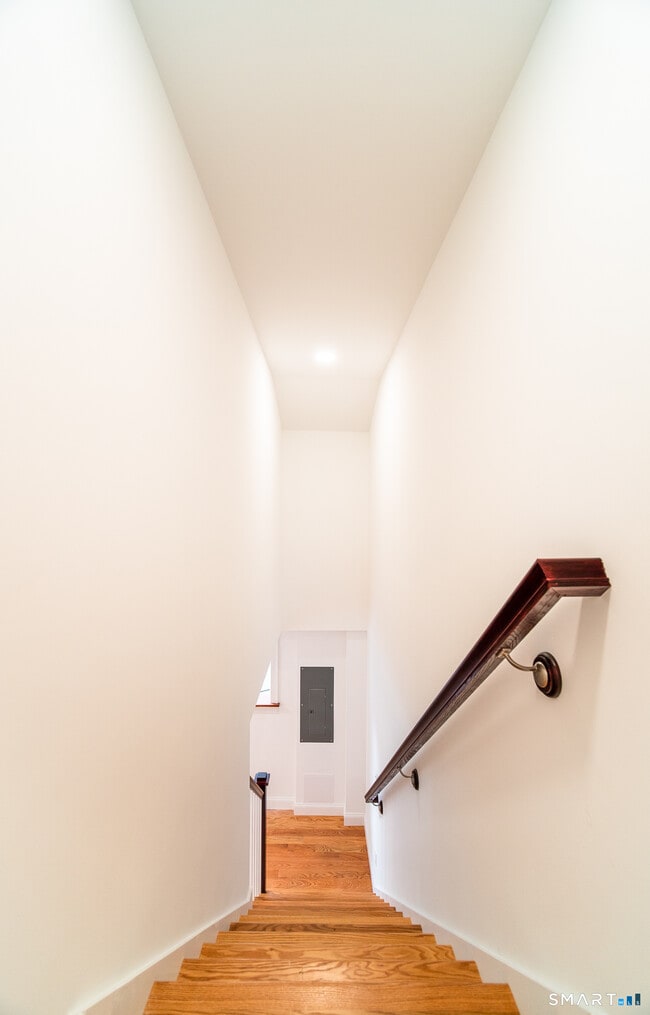 Building Photo - 1154 Poquonnock Rd