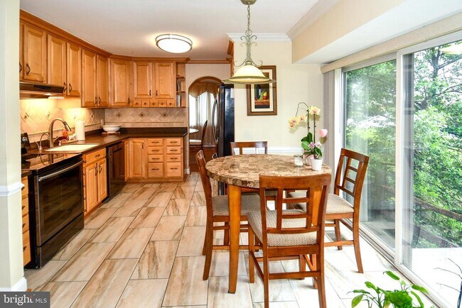 Building Photo - 9401 Hickory View Pl