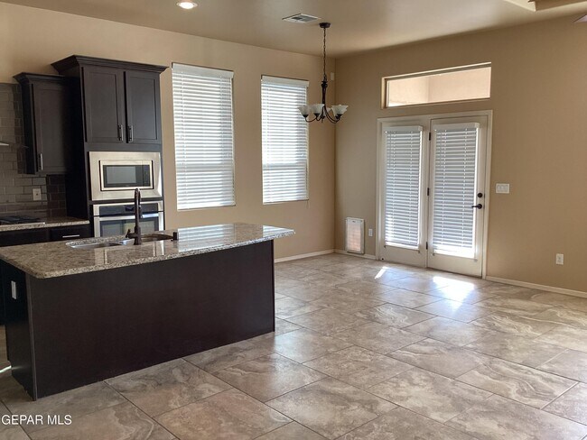 Building Photo - 5511 Grove Dr