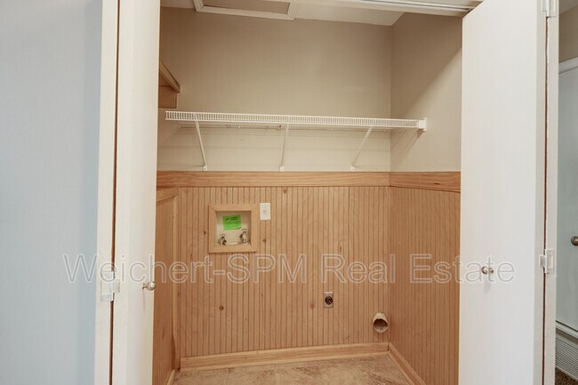 Building Photo - 1843 Fernspring Cove