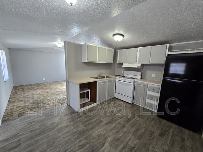 Building Photo - 700 W Ridgeway Ave