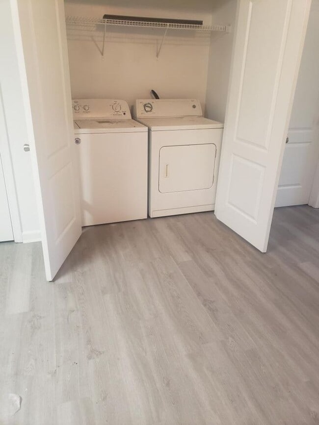 Building Photo - The Pointe