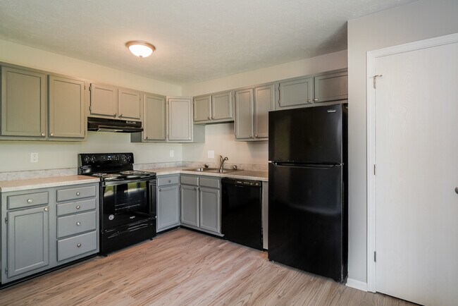 Building Photo - Inviting 4-Bedroom Home in Indianapolis
