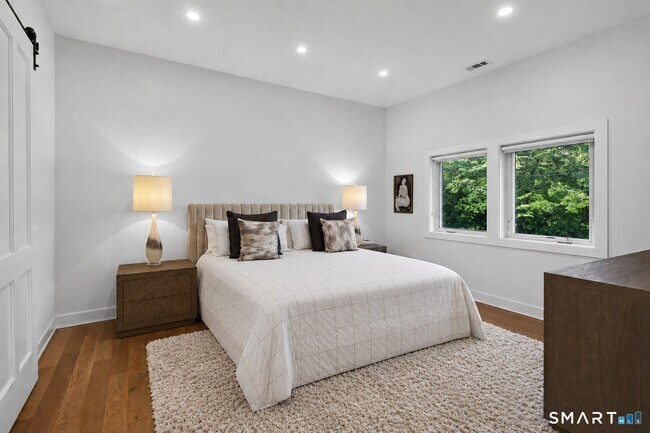 Building Photo - 6 Abbotts Ln
