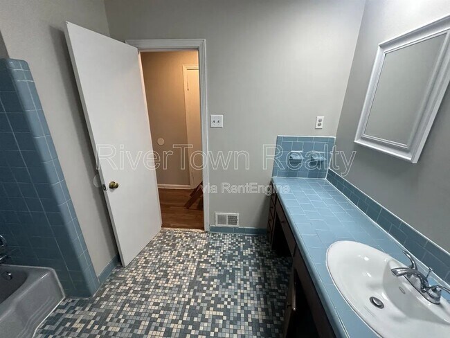 Building Photo - 3265 Hanna Dr