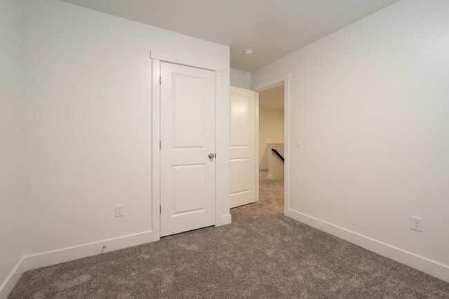 Building Photo - Modern 4-Bed Stand-Alone Home with Fenced Patio