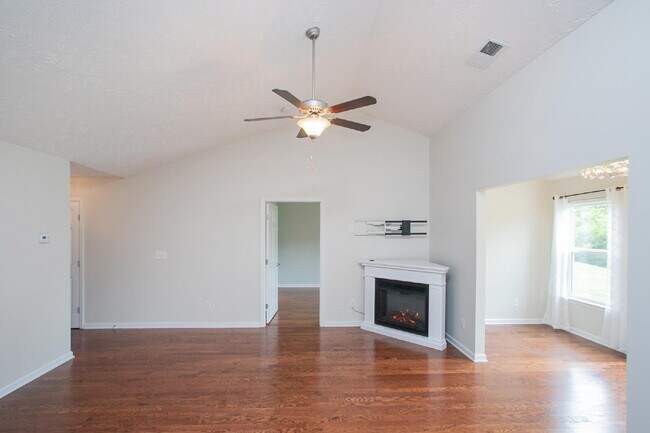Building Photo - Single-level 2-bed, 2-bath townhome in 55+ community with pool, clubhouse, fitness center and gro...