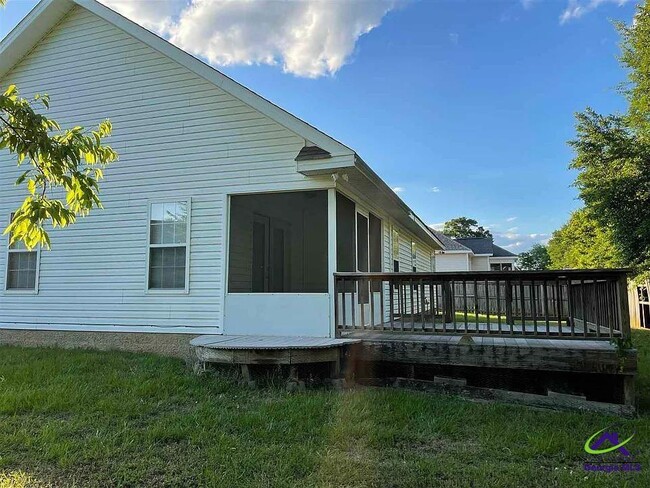 Building Photo - 112 Mallards Landing Dr