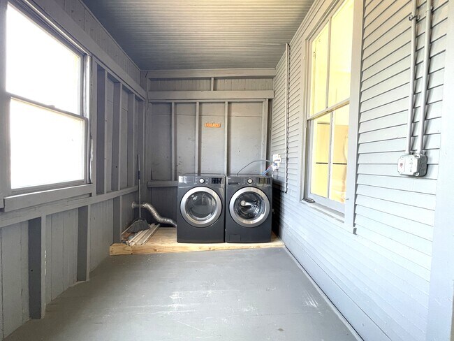 laundry - 1321-2 East Ave