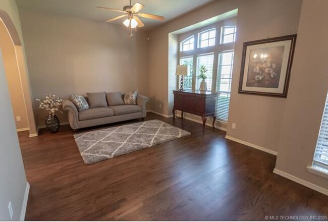 Building Photo - 5 Bedroom Home In Broken Arrow