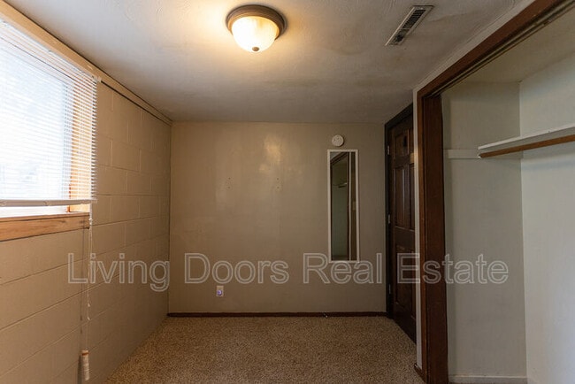 Building Photo - 1529 N 24th St