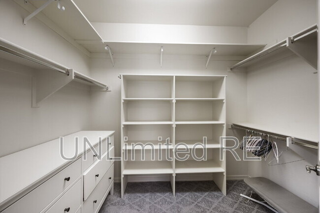 Building Photo - 674 Crosscreek Dr