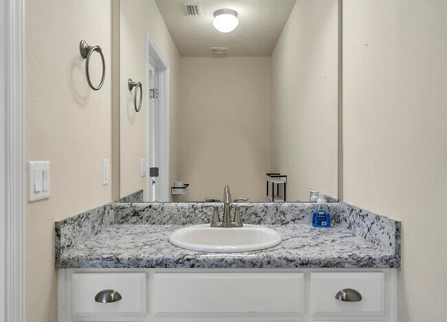 Building Photo - 3639 Ranch Dr